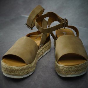SODA Platform Espadrille Sandals